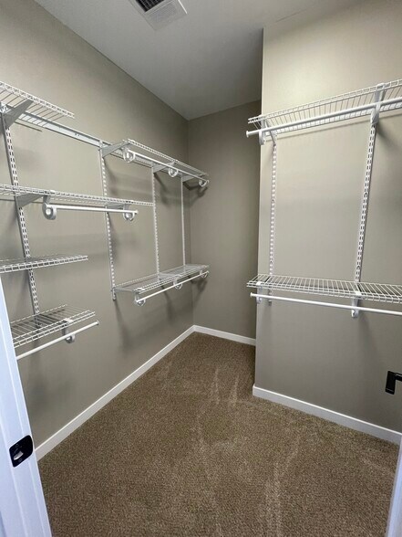 Building Photo - 328 E Blue Bell Dr
