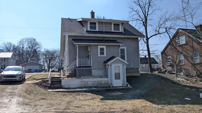 Building Photo - Welcome to this newly renovated gem located in the heart of North Canton