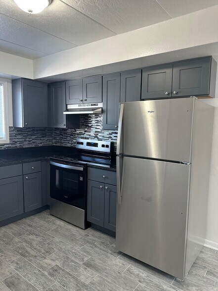 Primary Photo - 1400 Carol St