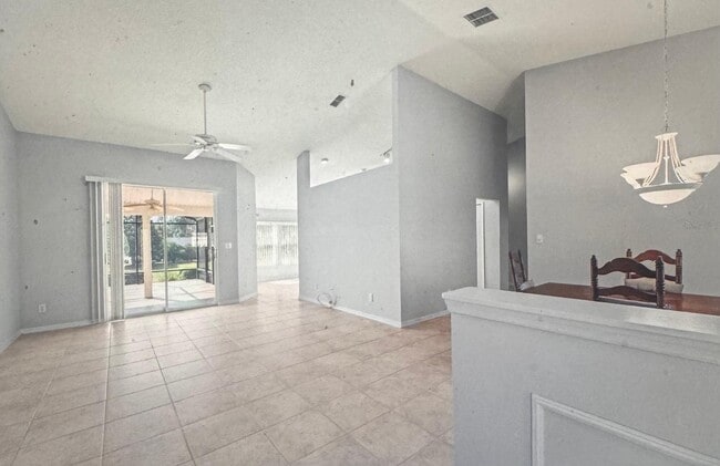 Building Photo - 25316 Crestwater Dr