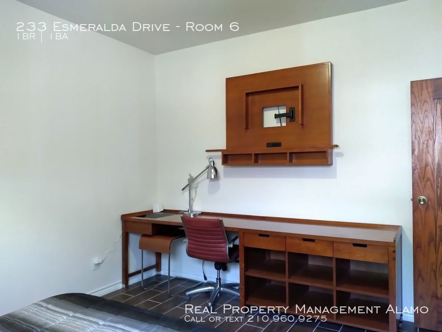Building Photo - 233 Esmeralda Dr