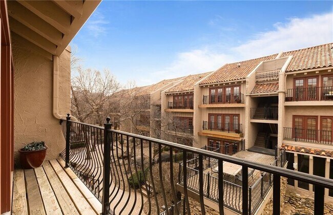 Building Photo - Comfortable Living in a Quiet Community