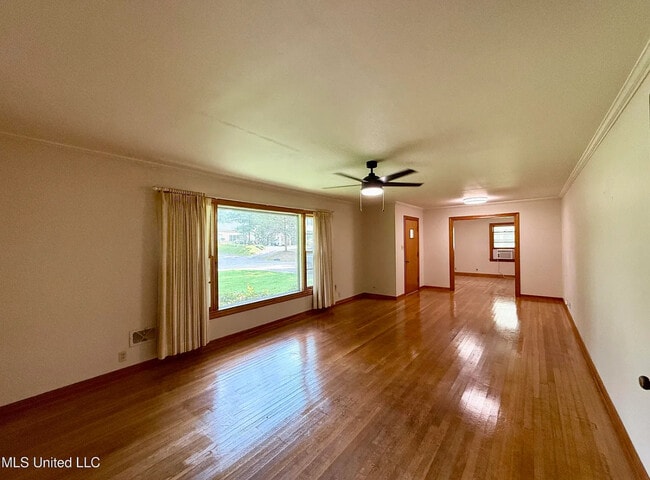 Building Photo - 110 Shadowlane Dr