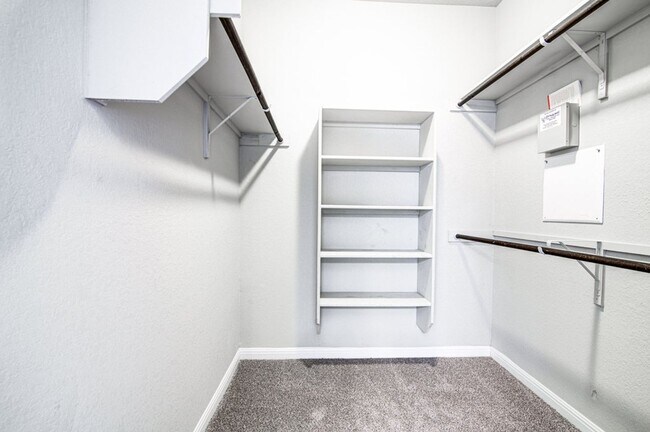 Building Photo - Cute as a Button 3/2.5 home in Parmer Village Townhomes, move-in ready!