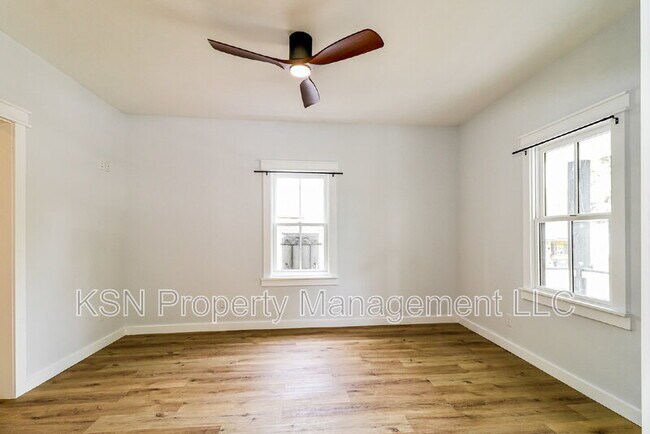 Building Photo - 1025 W 38th St