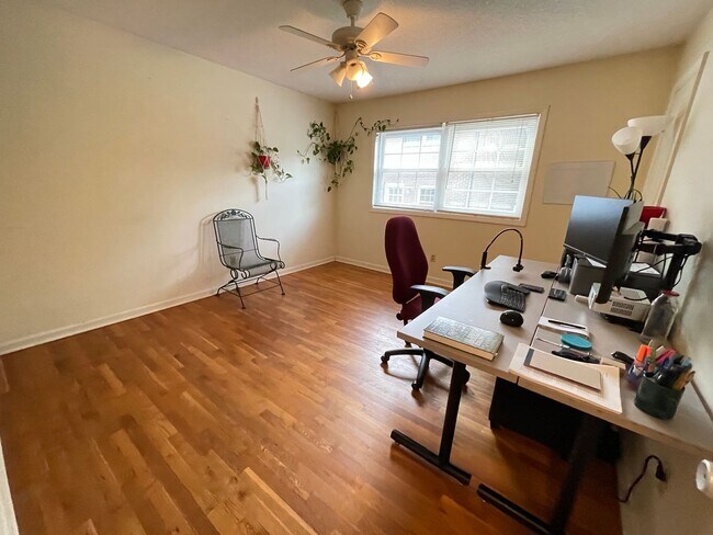 Building Photo - Incredible location! Fidelity Court offers comfort and convenience in the heart of Carrboro...