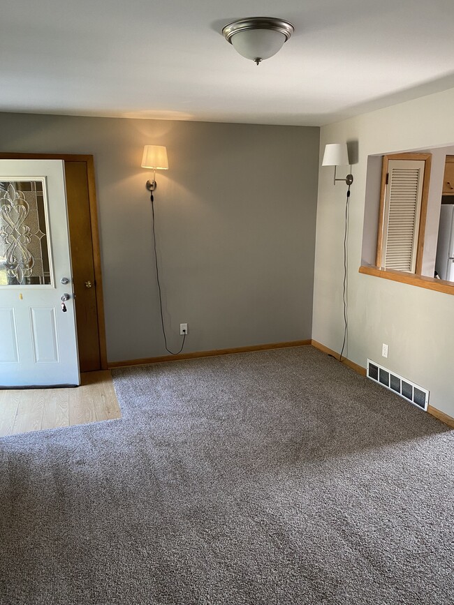 Building Photo - 326 Born Pl