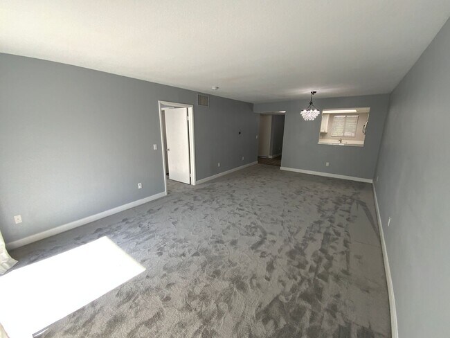 Building Photo - 2 Bed, 2 Bath, Condo with Pools, Fitness Center & Balcony located in Las Vegas, Nevada.