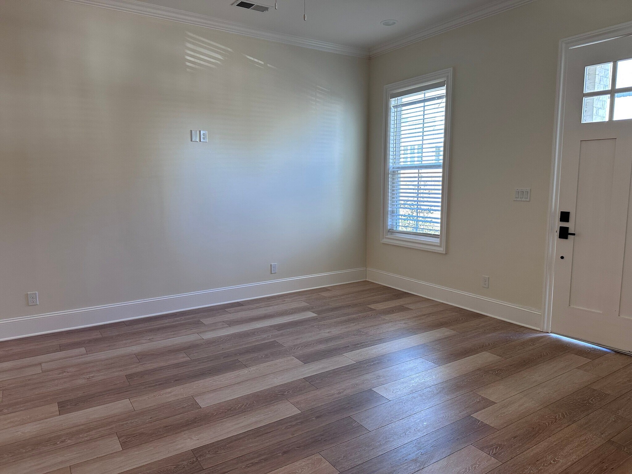 Building Photo - 226 McCowat St