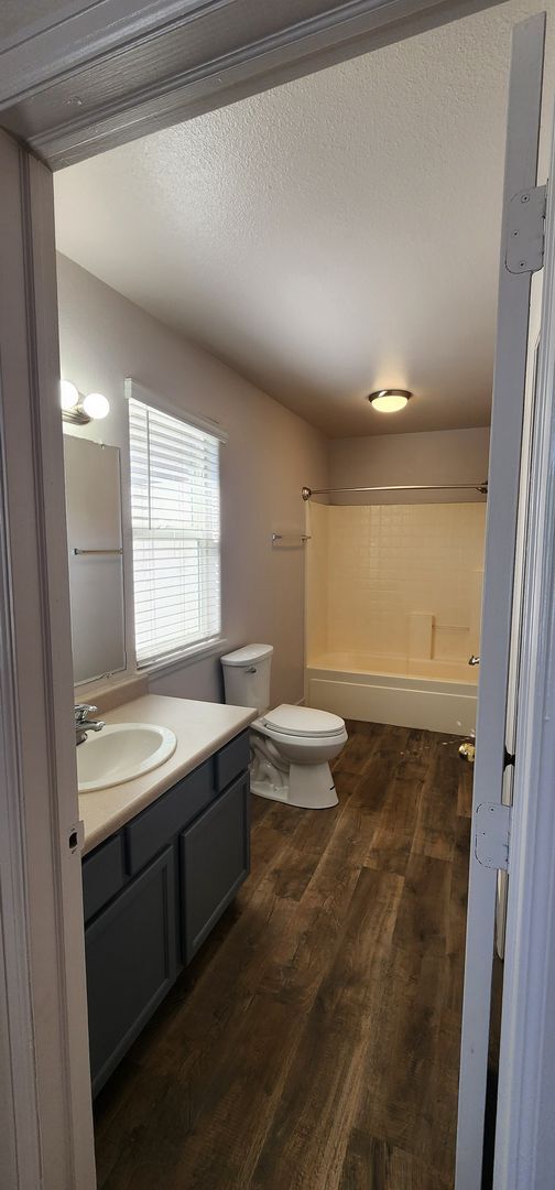 Building Photo - Update 3 bed/2 bath in Orchard mesa
