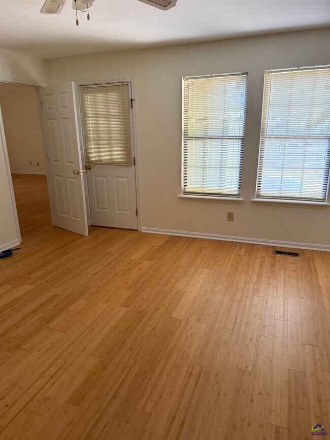 Building Photo - 421 Granada Terrace