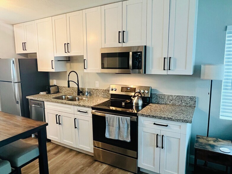 Building Photo - 401 S Mars Ave