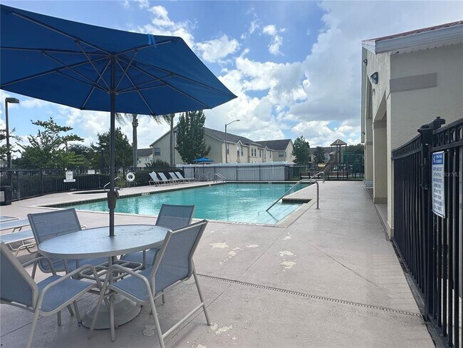 Building Photo - 2860 Club Cortile Cir