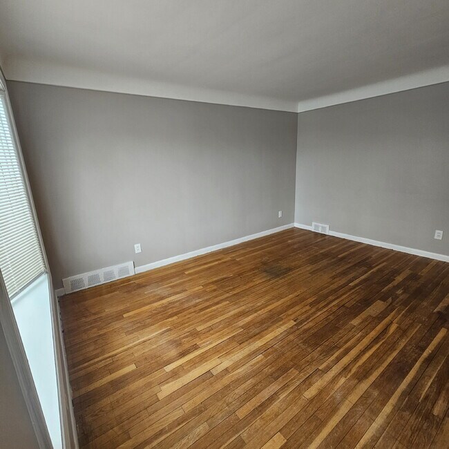 Building Photo - 3BR / 2BA Home in St. Clair Shores w/ Finished Basement, 3-Season Room & 2-Car Garage