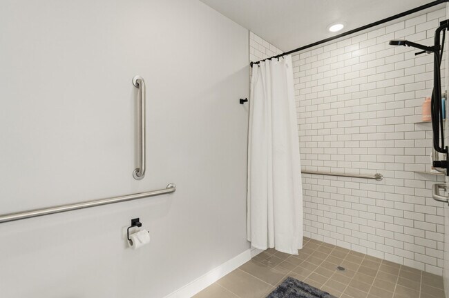 Building Photo - 206 N Chapparell Dr