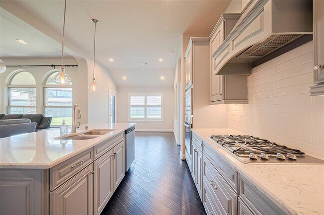 Building Photo - 6243 Garden Lakes Ln