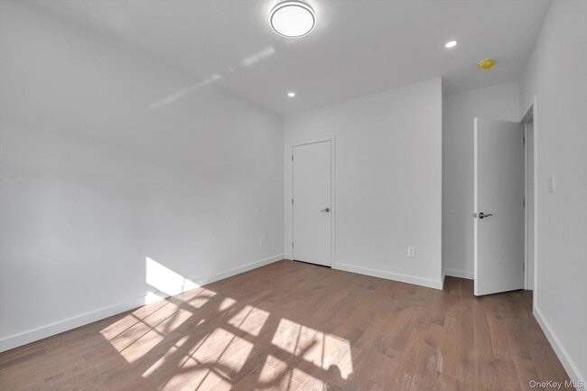 Building Photo - 609 Ovington Ave