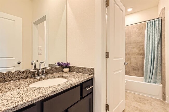 Building Photo - 4912 Risana Bend