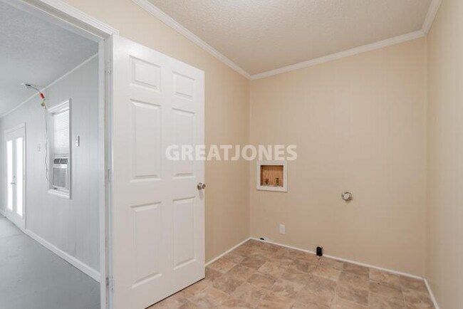Building Photo - 7268 Fontana Dr