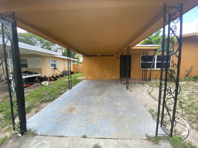 Building Photo - 500 N Mars Ave