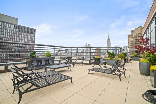 Building Photo - 415 E 37th St