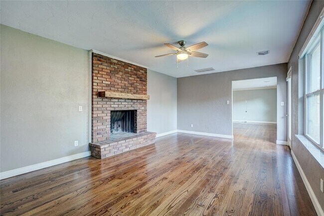 Building Photo - 2756 NW Grand Blvd