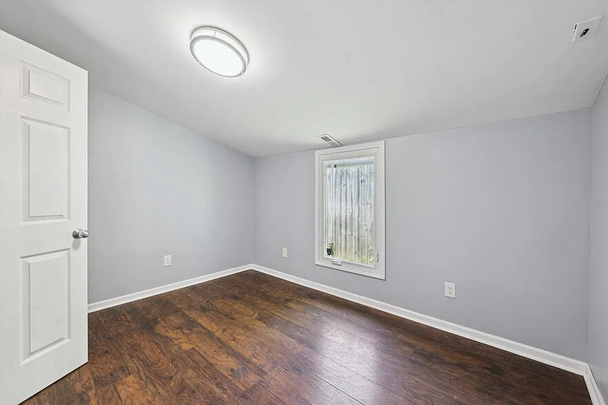 Building Photo - 330 Richmond Ave