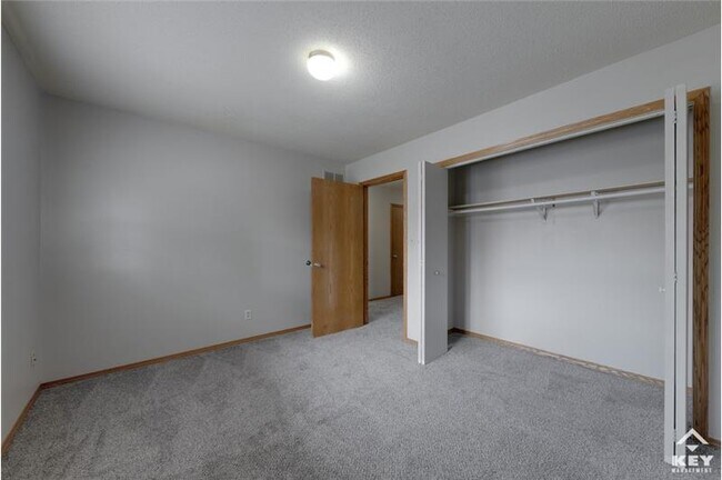 Building Photo - 2807 W Maxwell Ave