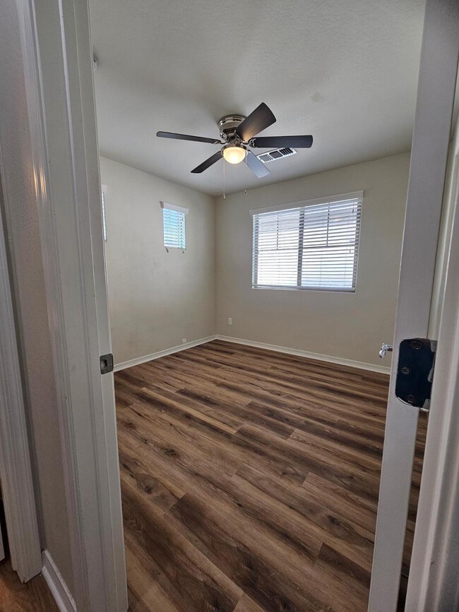 Building Photo - 2204 W Le Marche Ave