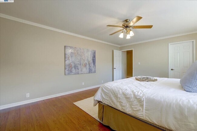 Building Photo - 24665 Sylvan Glen Ct