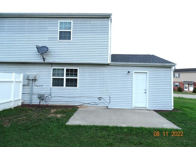 Building Photo - 2 BR Townhome In Dover School District