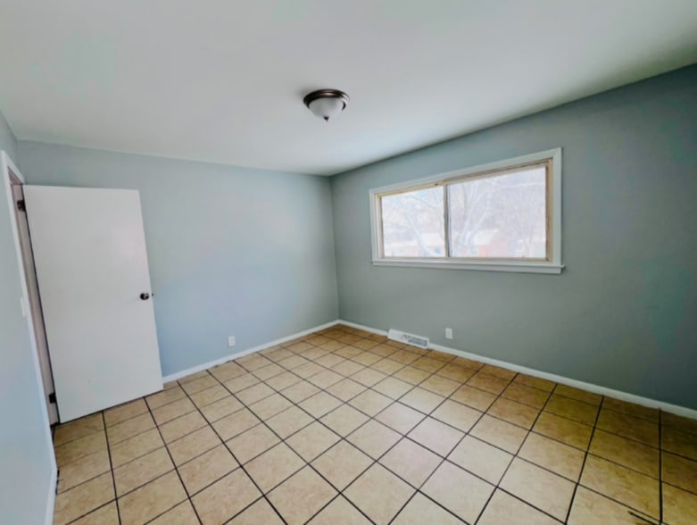 Building Photo - 5946 N 61st St