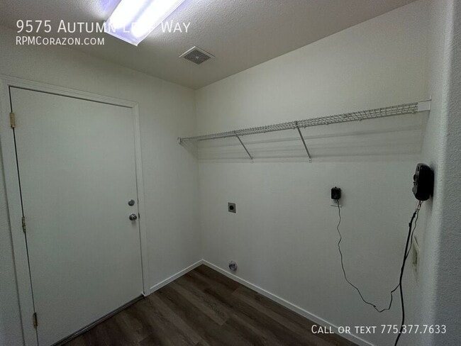 Building Photo - 9575 Autumn Leaf Way