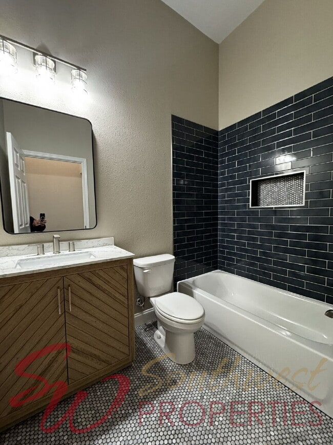 Building Photo - Freshly Remodeled 3 Bed / 2 Bath – Close to Campus | Pets Welcome!