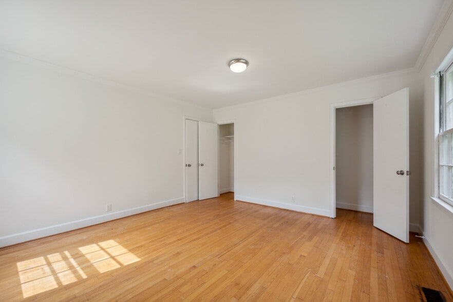 Building Photo - 2264 Red Mountain Terrace S