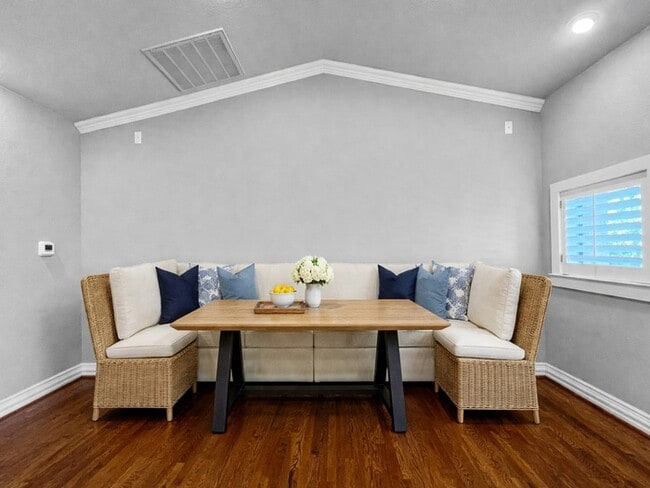 Building Photo - 2BR Townhome w/ Garage, Patio + Pool Access in 75209