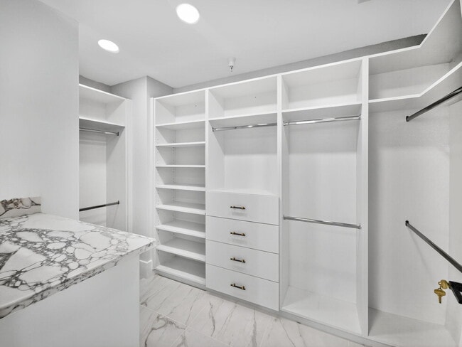 Building Photo - 5150 N Ocean Dr