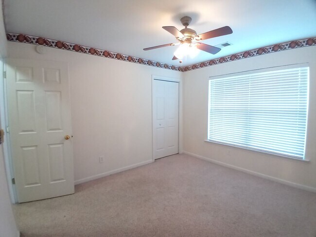 Building Photo - 565 Batty Way