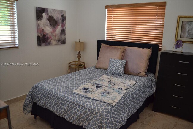 Building Photo - 3221 SW 93rd Pl