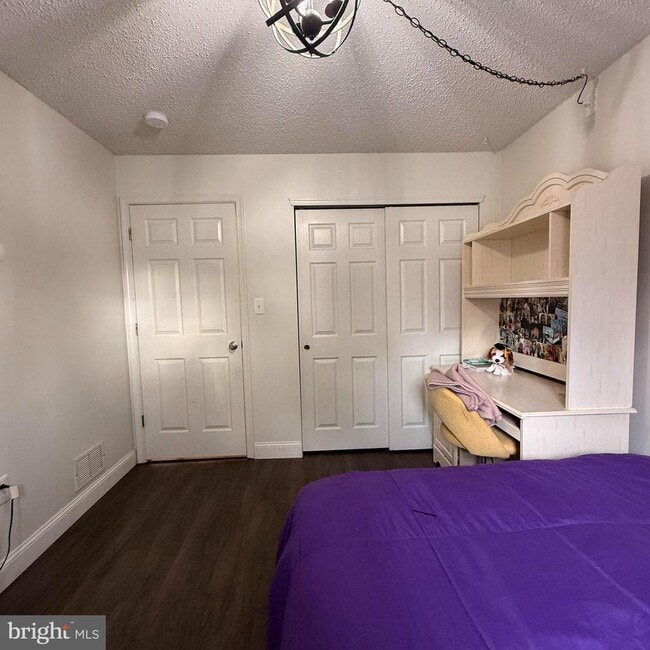 Building Photo - 103 Castleton Ct
