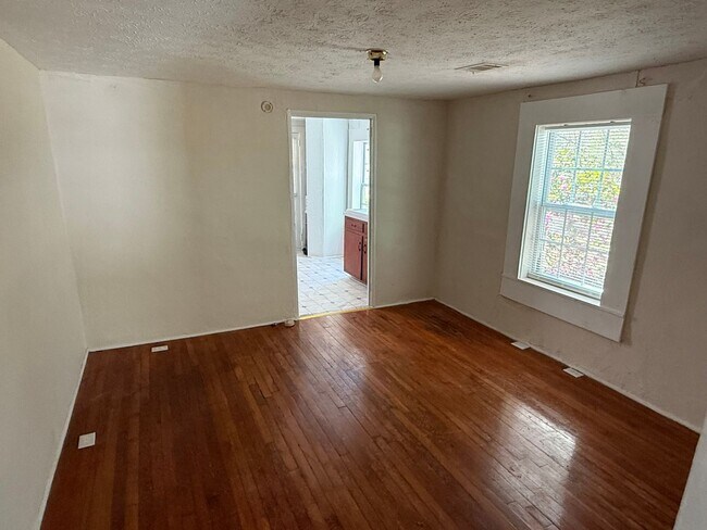 Building Photo - 2706 Norris Rd