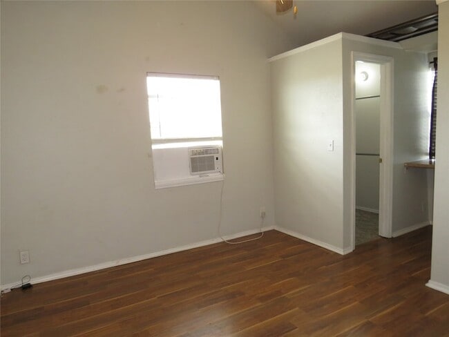 Building Photo - 4657 Bonnie Brae St