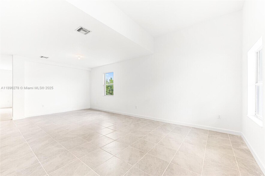 Building Photo - 2232 SE 30th St