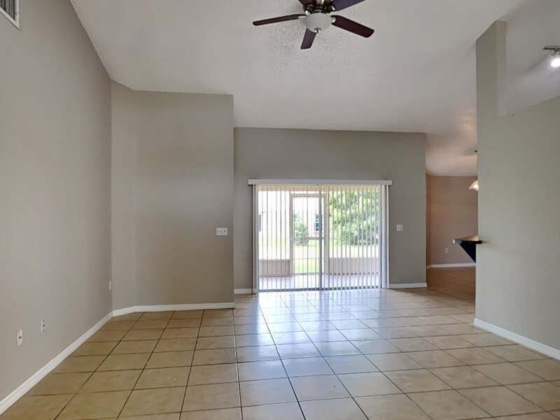 Building Photo - 817 Highland Crest Loop