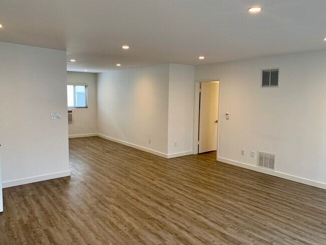 Building Photo - 11670 Chenault St