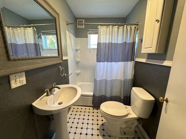 Building Photo - 1922 W Washington- Single Family Home