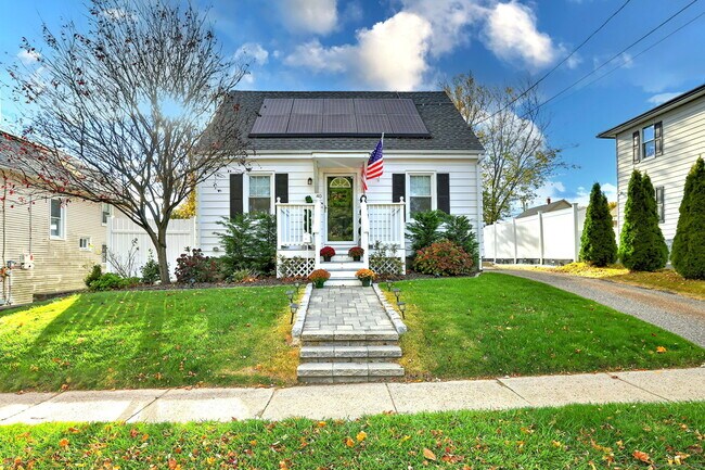 Primary Photo - 40 Hazelwood Ave