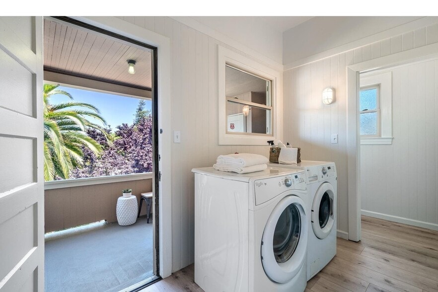 Building Photo - 684 Apgar St