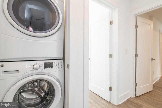 Building Photo - 1206 N 7th St