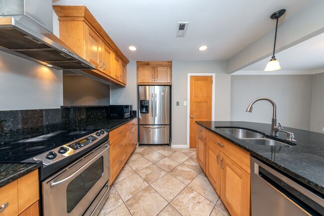 Building Photo - 110 Harrops Glen
